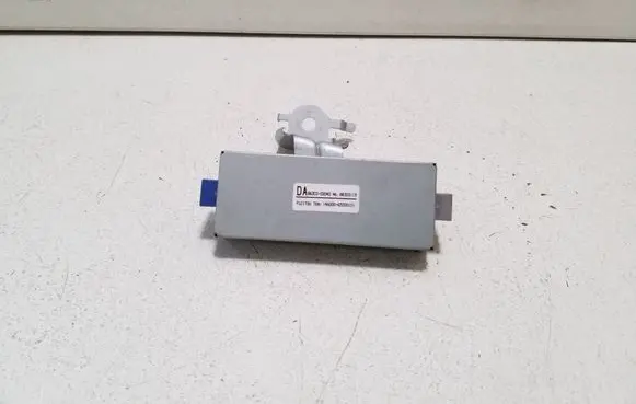 Toyota Corolla E210 E21 Aerial antenna amplifier 863C002040