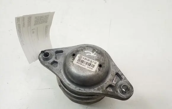 Mercedes-Benz C W204 Engine mount bracket A2042401517