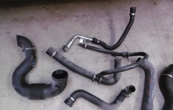Iveco Daily 6th gen Engine coolant pipe/hose