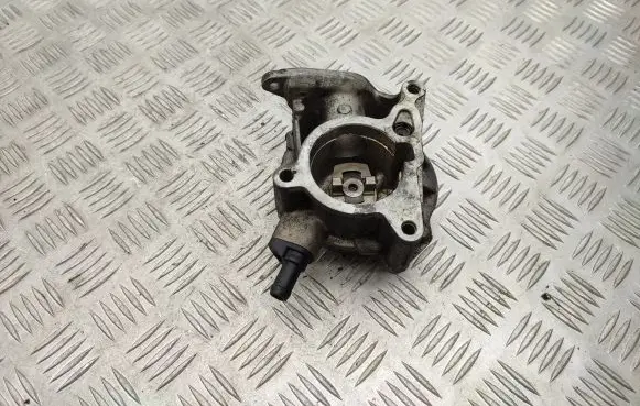 Volkswagen PASSAT B6 Vacuum pump 06H145100AB
