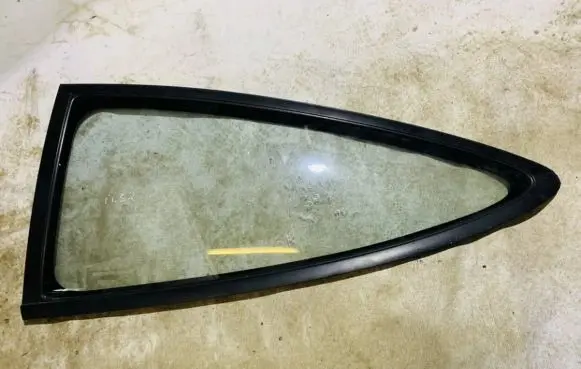 Mazda 323 Rear side window