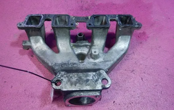 Isuzu Trooper Intake manifold