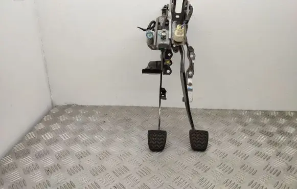 Toyota Aygo AB40 Pedal assembly 