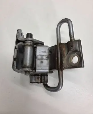 Audi A4 S4 B7 8E 8H Front door lower hinge 8E0831412B