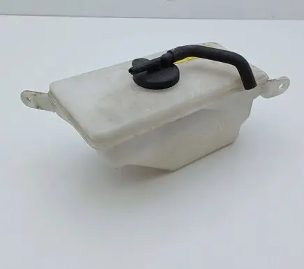 Hyundai Accent Coolant expansion tank/reservoir P2543122020