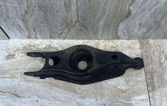 Maserati Ghibli Rear upper control arm/wishbone 670036580