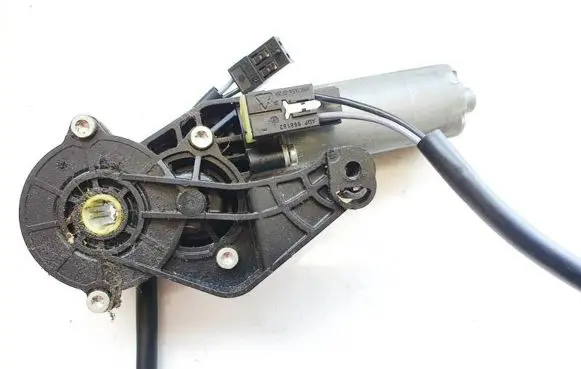 Mercedes-Benz C W203 Seat adjustment motor 0390203209