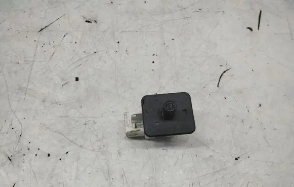 Mercedes-Benz E W211 Front door sensor 2028209410