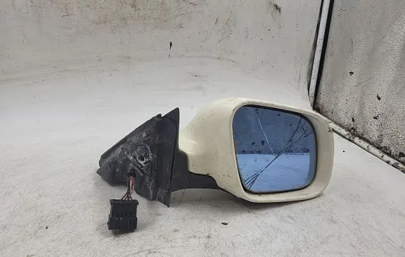 Audi A4 S4 B5 8D Front door electric wing mirror 