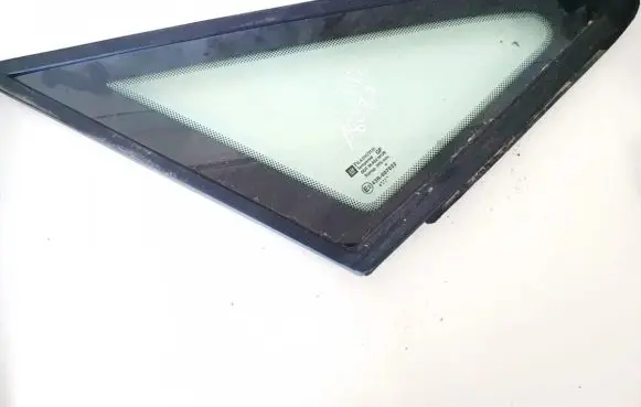 Opel Zafira A Front triangle window/glass 