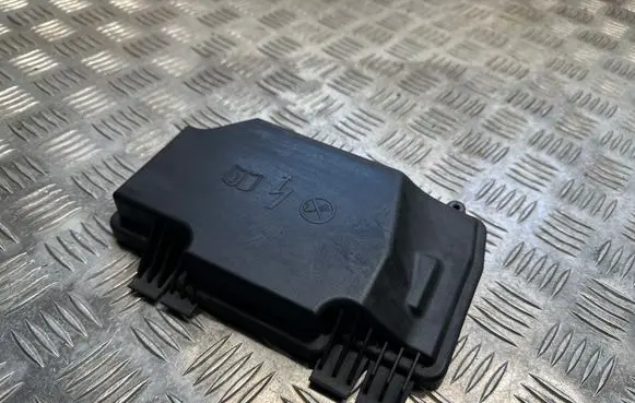 Mercedes-Benz E W238 Fuse box cover A2055402428