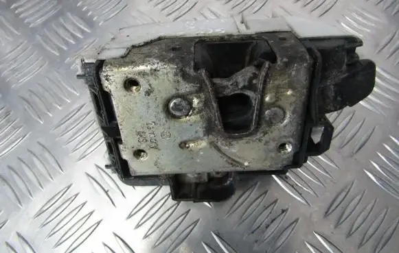 Volkswagen Golf III Front door lock 1H0862154