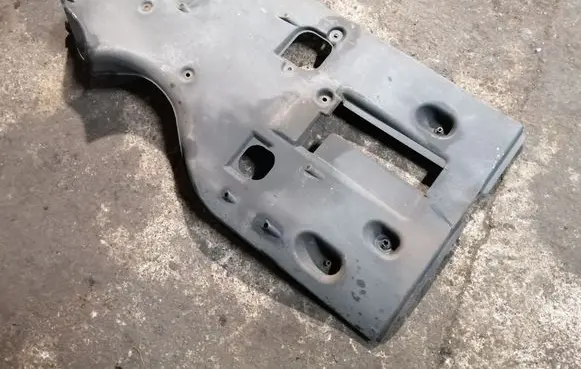 Lexus IS 220D-250-350 Engine splash shield/under tray 5839953020