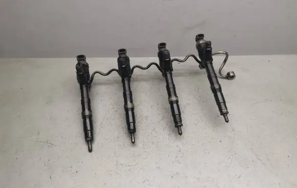 Toyota Avensis T250 Fuel injectors set 236700G010