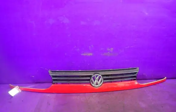 Volkswagen Golf III Front bumper upper radiator grill 1H6853653C