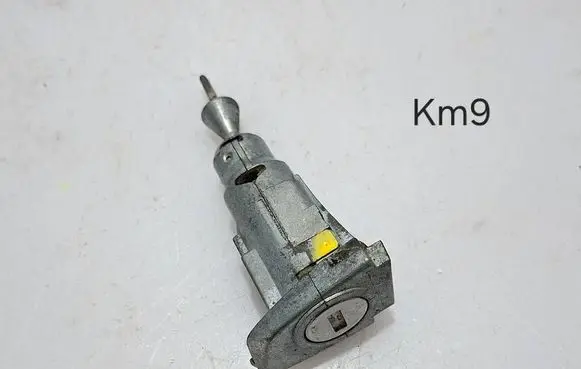 Volkswagen Golf VII Front door lock (next to the handle) 5G0837167