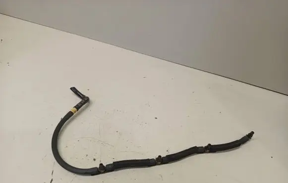 Volkswagen PASSAT B7 Fuel return line/hose 