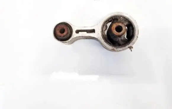 Mazda 6 Engine mount bracket