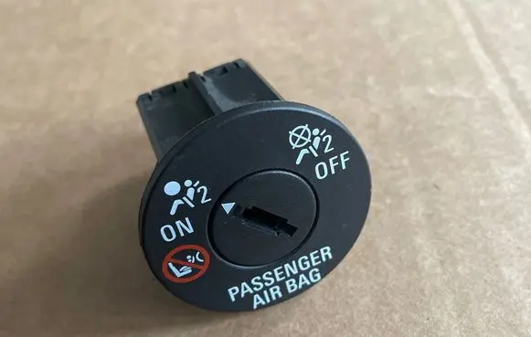 Opel Insignia B Passenger airbag on/off switch 13524006