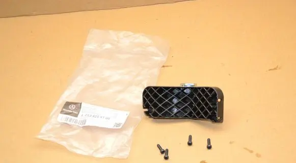 Mercedes-Benz GLC X253 C253 Headlight/headlamp mounting bracket A2538209100 11290
