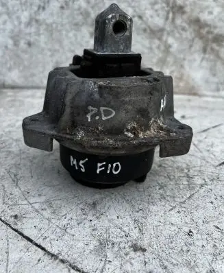 BMW 5 F10 F11 Engine mount bracket 68623513 2211677590502 22116775905