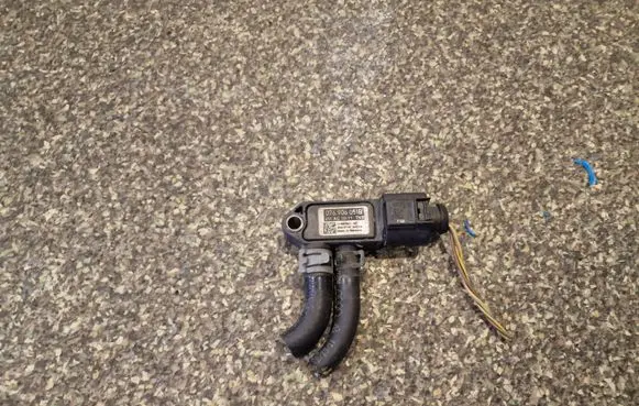 Volkswagen PASSAT CC Air pressure sensor 076906051B