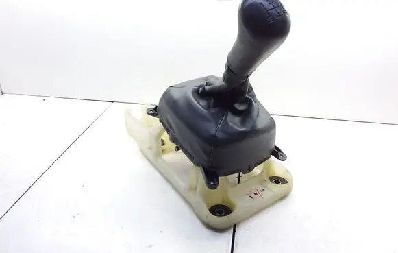 Mitsubishi Colt Gear shifter/selector MB580086