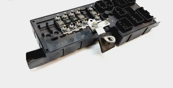 Volvo V70 Fuse module 8637841