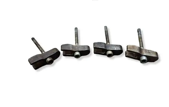 Mercedes-Benz E W211 Fuel Injector clamp holder 