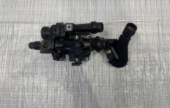 Alfa Romeo Junior Thermostat housing 9859293280