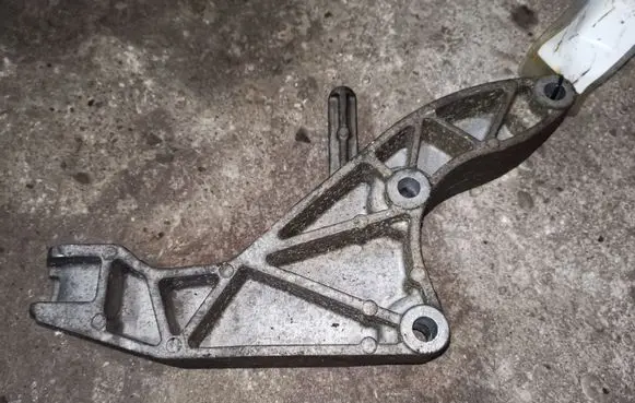Opel Zafira B Gearbox mounting bracket 24459826