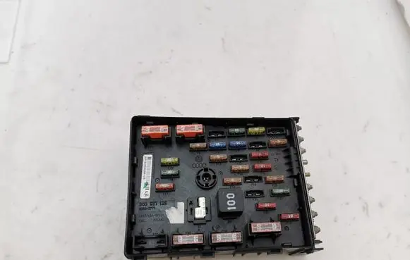 Volkswagen PASSAT B6 Fuse box set 3C0937125
