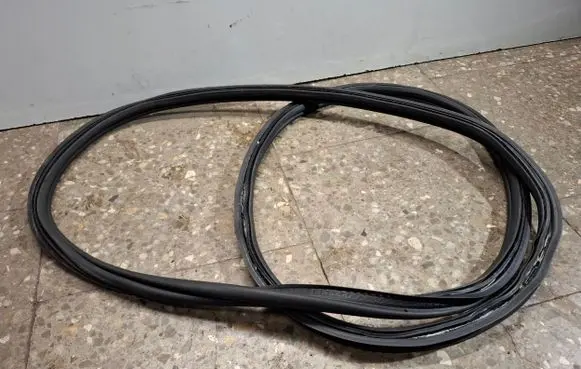 Citroen DS7 Crossback Trunk rubber seal (body) 