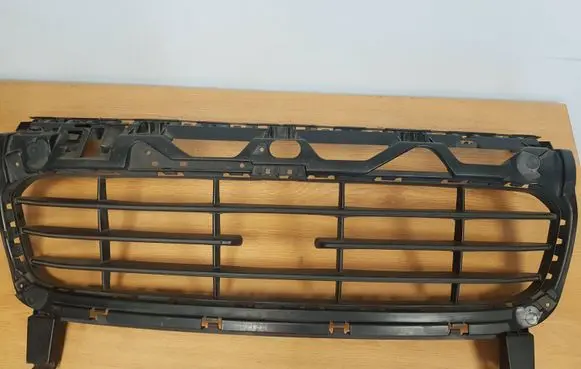 Porsche Cayenne (92A) Front bumper upper radiator grill 7P5807683