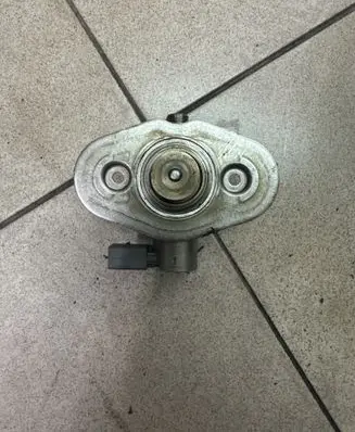 BMW M6 Fuel injection high pressure pump 7599865 3003557586 0261520129