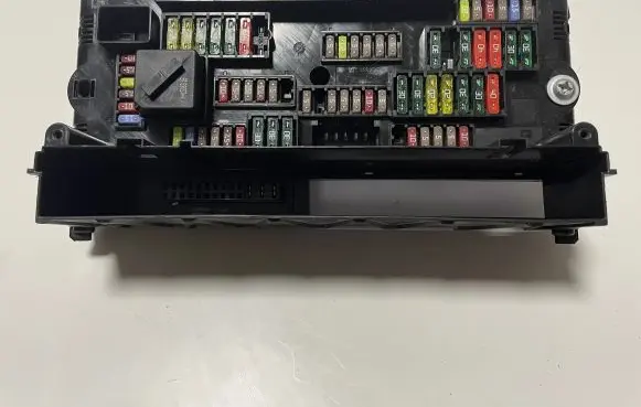 BMW 5 F10 F11 Fuse module 9252815