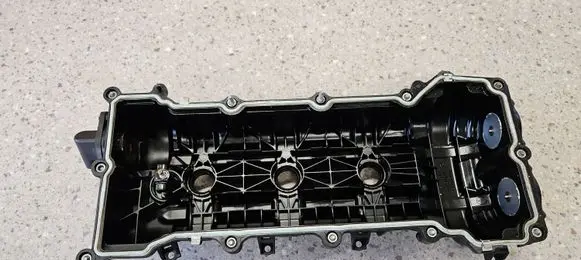 Chrysler Town u0026 Country V Rocker cam cover 05184068AN