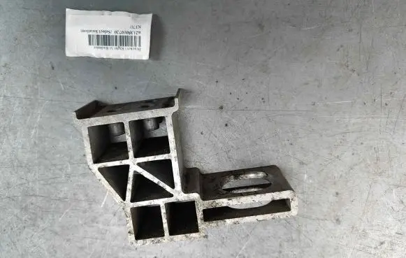 Mercedes-Benz E W213 Radiator mount bracket a2135010720