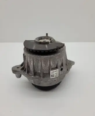 Mercedes-Benz C W205 Engine mount bracket A2052406617