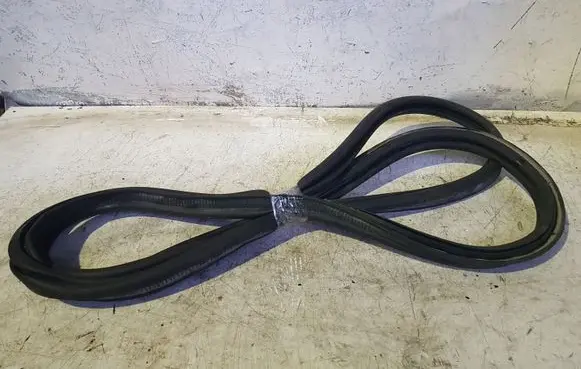 Dacia Duster II Trunk rubber seal (body) 