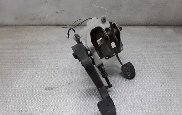 Volkswagen II LT Pedal assembly 