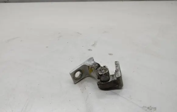 Volkswagen Tiguan Front door upper hinge 5N0831402