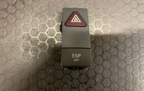 Mercedes-Benz C W204 Hazard light switch 2049051600 33690502 0628000741
