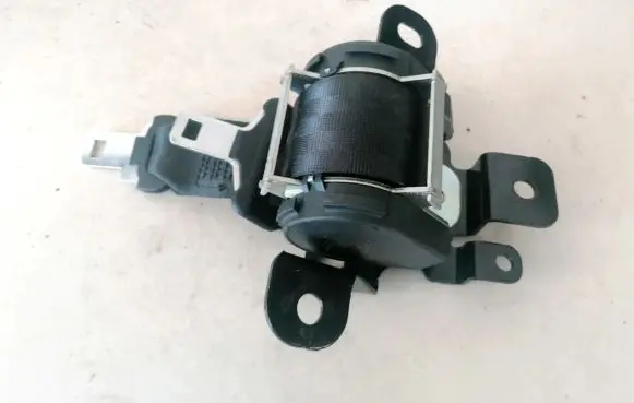 Middle seatbelt (rear)