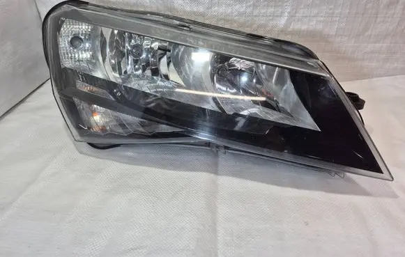 Skoda Superb B8 (3V) Headlight/headlamp 3V2941016 1LJ01193904