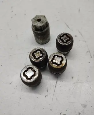 Nissan Qashqai Nuts/bolts 