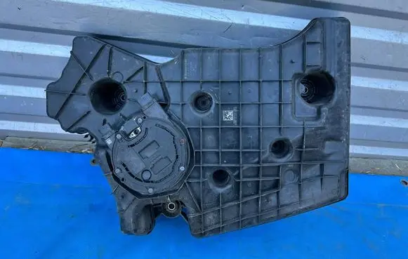 Mercedes-Benz E W213 AdBlue liquid reservoir A2134709301 F25730