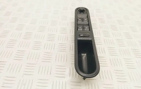 Renault Espace IV Electric window control switch 8200857523