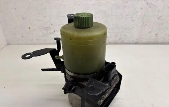 Volkswagen Polo Power steering pump 6Q0423371