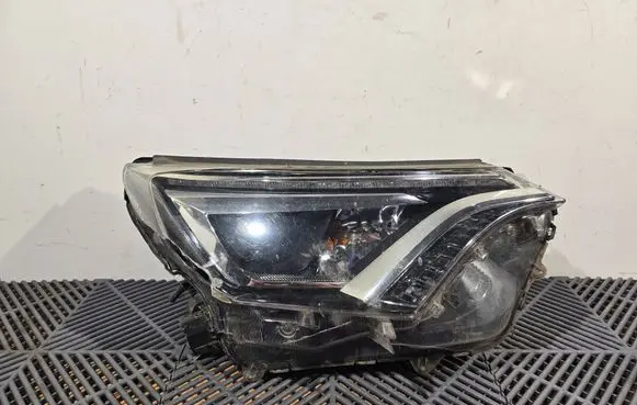 Toyota RAV 4 (XA40) Headlight/headlamp